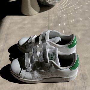 ❤️ Adidas - Kids White and Green Stan Smith Sneaker